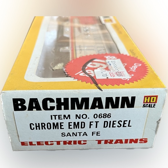Bachmann “Chrome EMD FT Diesel Santa Fe” Locomotive - Picture 4 of 4
